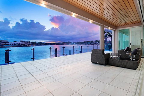 4.5 Million Dollar Surfers Paradise Dream Mansion - Tourism Gold Coast 3