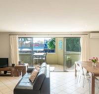 4/4 On First - Gold Coast