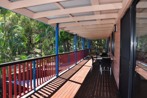 43 Double Island Drive - Two Level Holiday Home With Swimming Pool. Located Close To Beach And CBD - Tourism Gold Coast 2