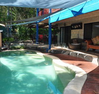 43 Double Island Drive - Two level holiday home with swimming pool. Located close to beach and CBD - Tourism Gold Coast