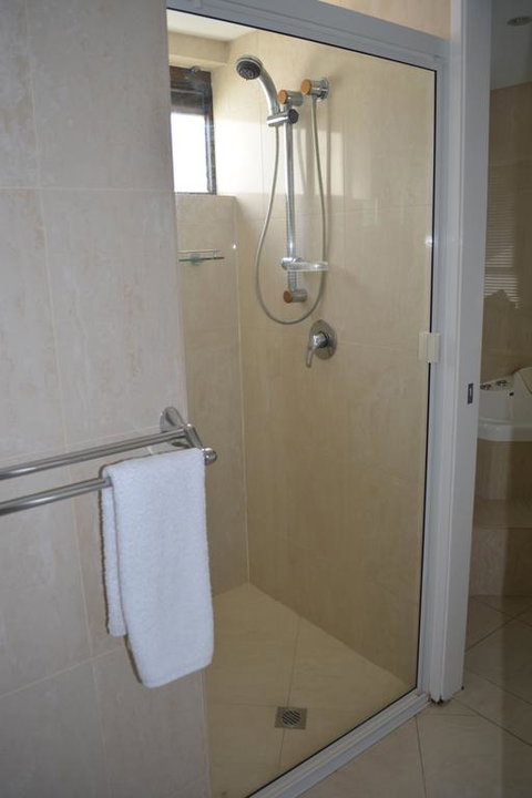 5,  Apartment On The Esplanade - Tourism Gold Coast 2