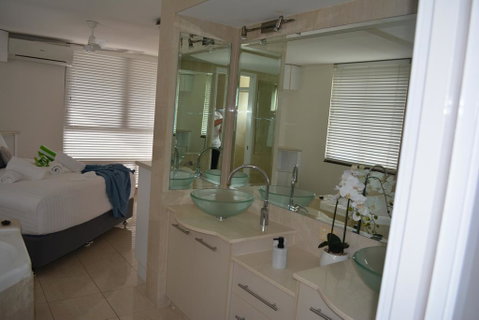 5,  Apartment On The Esplanade - Tourism Gold Coast 3