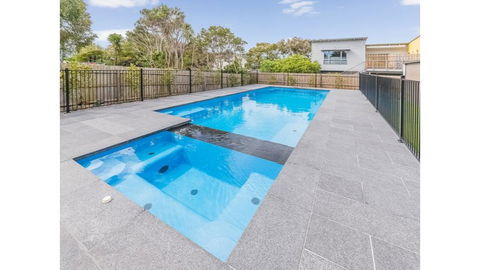 52 ON BAYVIEW - PET FRIENDLY (OUTSIDE ONLY) - Gold Coast 0