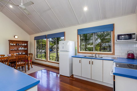 6 Ilmenite Avenue - Coastal Beach Shack Within Walking Distance To Patrolled Beach And CBD, - Tourism Gold Coast 1