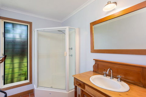 6 Ilmenite Avenue - Coastal Beach Shack Within Walking Distance To Patrolled Beach And CBD, - Tourism Gold Coast 3