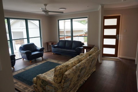 7 Belle Court - Rainbow Shores, Huge Beach House, Ducted Air Con, Pets Welcome - Tourism Gold Coast 2