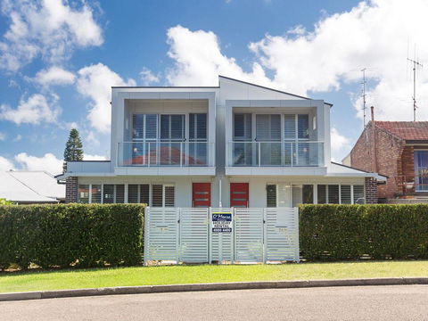 7 Judith Street - Stunning Duplex With Ducted Air - Tourism Gold Coast 0