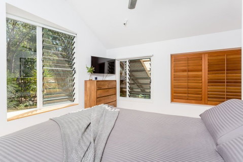 7 Naiad Court - Rainbow Shores, Perfect Beach House, Swimming Pool And Walk To Beach, Aircon, Wi-Fi - Tourism Gold Coast 1