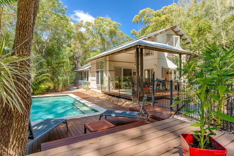 7 Naiad Court - Rainbow Shores, Perfect Beach House, Swimming Pool And Walk To Beach, Aircon, Wi-Fi - Tourism Gold Coast 0