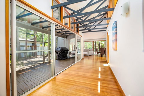 8 Satinwood Drive - Rainbow Shores, Architecturally Designed, Pool, Walk To Beach - Tourism Gold Coast 1