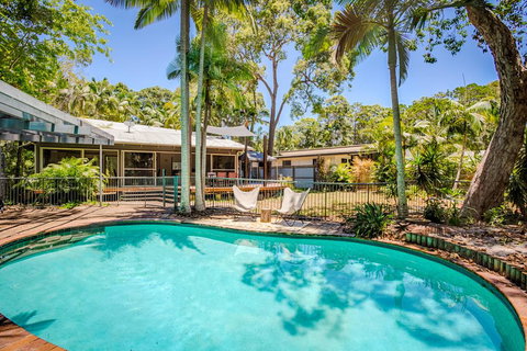 8 Satinwood Drive - Rainbow Shores, Architecturally Designed, Pool, Walk To Beach - Tourism Gold Coast 0