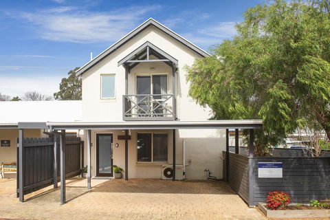 @WinenWaves Margaret River - Tourism Gold Coast 0