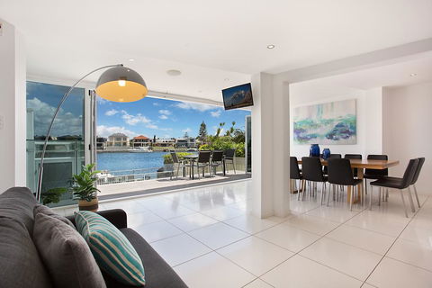A PERFECT STAY - Casa Grande On The Water - Tourism Gold Coast 1