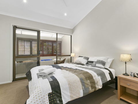 A Superb Location For Enjoying The Best Of Noosa - Unit 2/69 Noosa Parade - Tourism Gold Coast 3