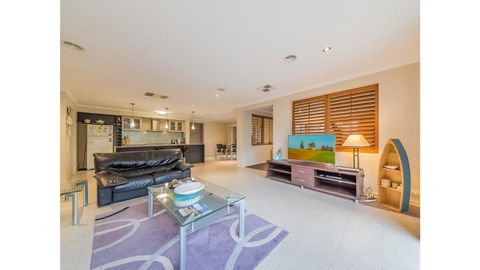 A TOUCH OF CLASS - PET FRIENDLY (OUTSIDE ONLY) - Gold Coast 2