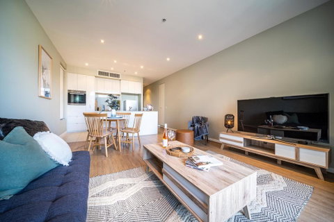Above The Square On Hindmarsh-Pool - Gym - Carpark - Tourism Gold Coast 1