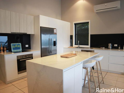 Absolutely Avoca - 114a Avoca Drive, Avoca Beach - Tourism Gold Coast 1