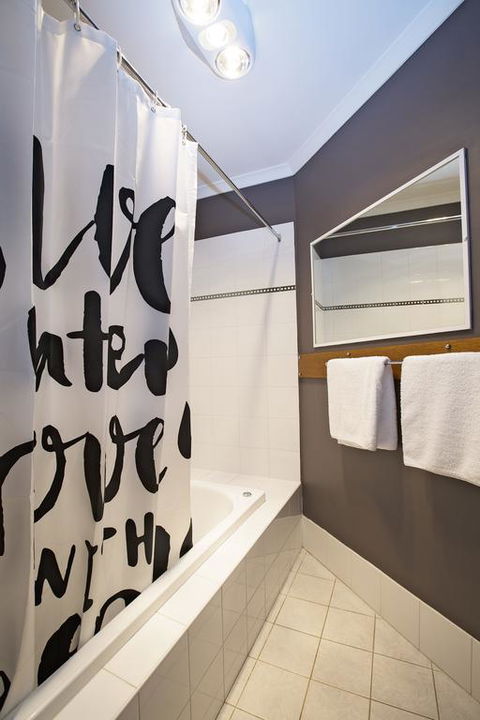 Acacia 2 - Luxurious Holiday Townhouse - Tourism Gold Coast 3