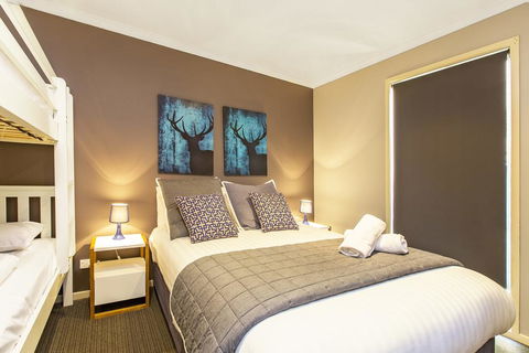 Acacia 2 - Luxurious Holiday Townhouse - Tourism Gold Coast 2