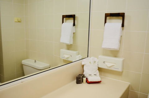 Acacia Court Hotel - Tourism Gold Coast 3