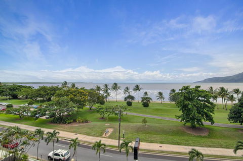 Acacia Court Hotel - Tourism Gold Coast 2