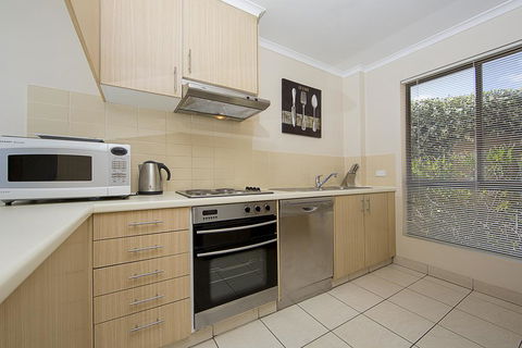 Accommodate Canberra - Kingston Court - Tourism Gold Coast 3