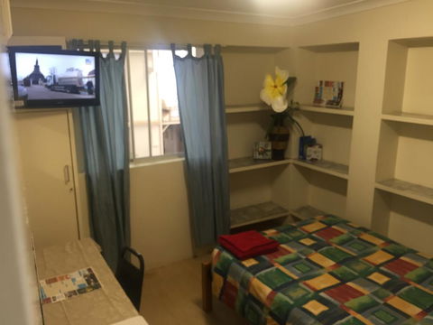 Accommodation @ Isa - Tourism Gold Coast 2
