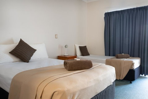 Accommodation On Denham - Tourism Gold Coast 0