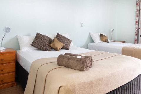 Accommodation On Denham - Tourism Gold Coast 3