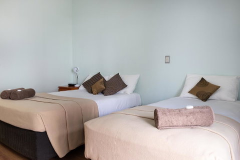 Accommodation On Denham - Tourism Gold Coast 1