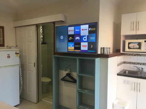 Across Country Motel And Serviced Apartments - Tourism Gold Coast 2