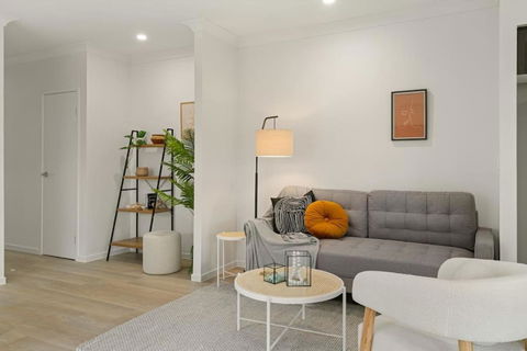 Dual Key 5BR Family Home With Stunning Interior - Tourism Gold Coast 0