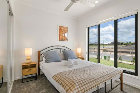 Dual Key 5BR Family Home With Stunning Interior - Tourism Gold Coast 2