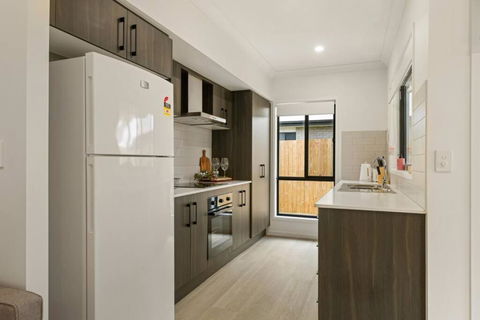Dual Key 5BR Family Home With Stunning Interior - Tourism Gold Coast 3