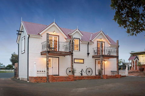 Duart Stables - Tourism Gold Coast 0