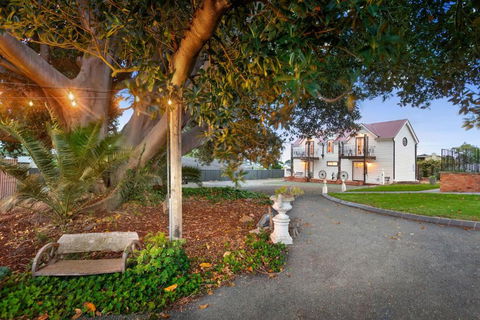 Duart Stables - Tourism Gold Coast 1