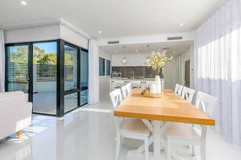 East Vic Park Luxe New Home - Tourism Gold Coast 1