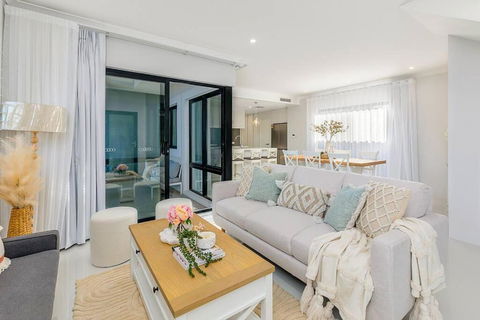 East Vic Park Luxe New Home - Tourism Gold Coast 4