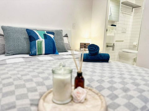 ES2410-2Bed 2Bath Vision Apt With Balcony, Pool & Gym - Tourism Gold Coast 0