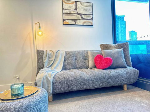 ES2410-2Bed 2Bath Vision Apt With Balcony, Pool & Gym - Tourism Gold Coast 1