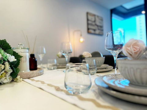 ES2410-2Bed 2Bath Vision Apt With Balcony, Pool & Gym - Tourism Gold Coast 3