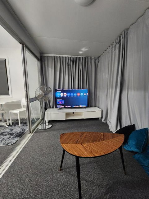 Entire Studio Apartment - Self Check-in - Tourism Gold Coast 1