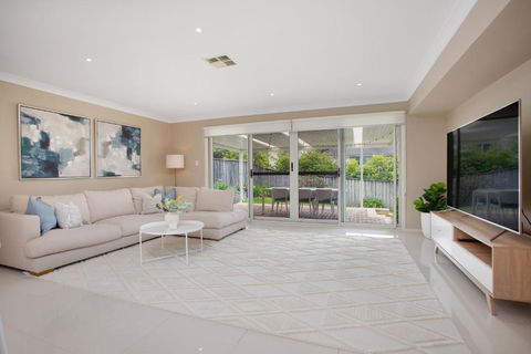 Entire Home In Park Central - Family-Friendly Getaway - Walk To Parks, Shops And Transport In Macarthur - Gold Coast 2