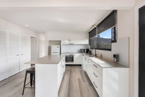 Expansive River-View Oasis - Tourism Gold Coast 2