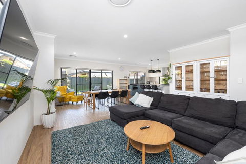 Family Friendly Close 2 Airport, Optus, Crown & City - Tourism Gold Coast 0