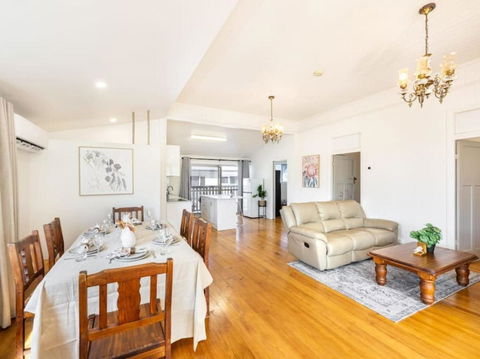Family Friendly Cozy 4BR House At Annerley - Tourism Gold Coast 2