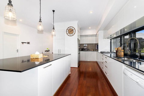 Farm View House - Gold Coast 2