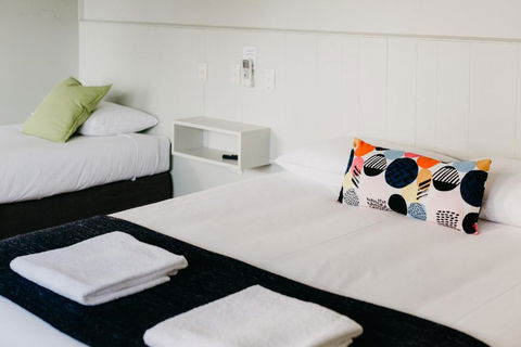 Finley Country Club Hotel Motel - Tourism Gold Coast 0
