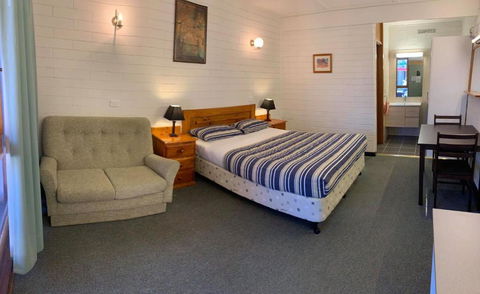 Finley Motel - Tourism Gold Coast 0