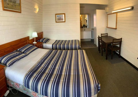 Finley Motel - Tourism Gold Coast 1